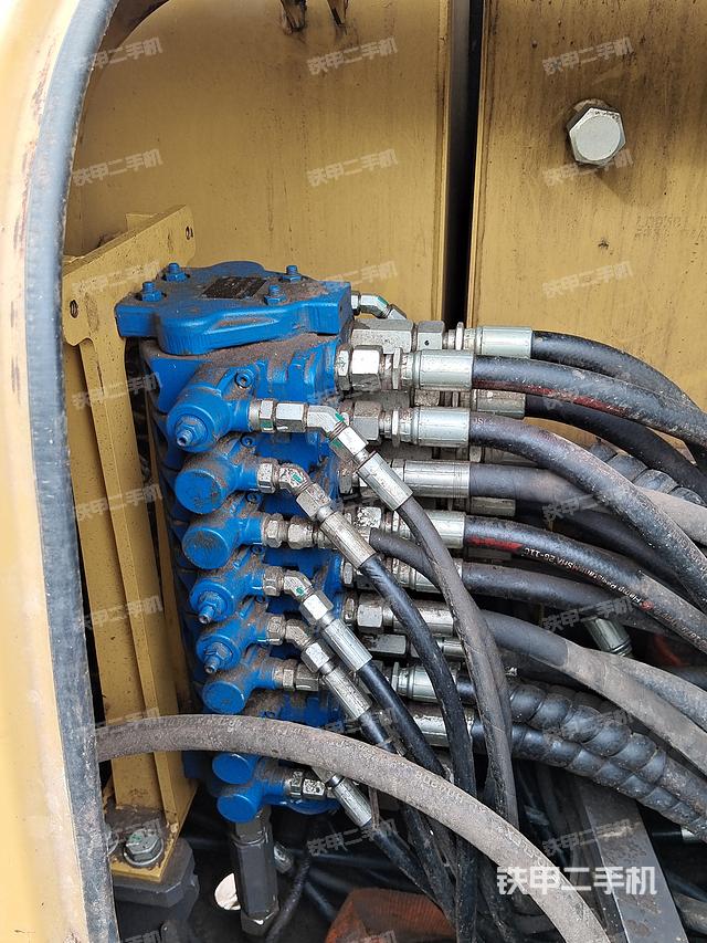 駕駛室頂部（整機外觀）