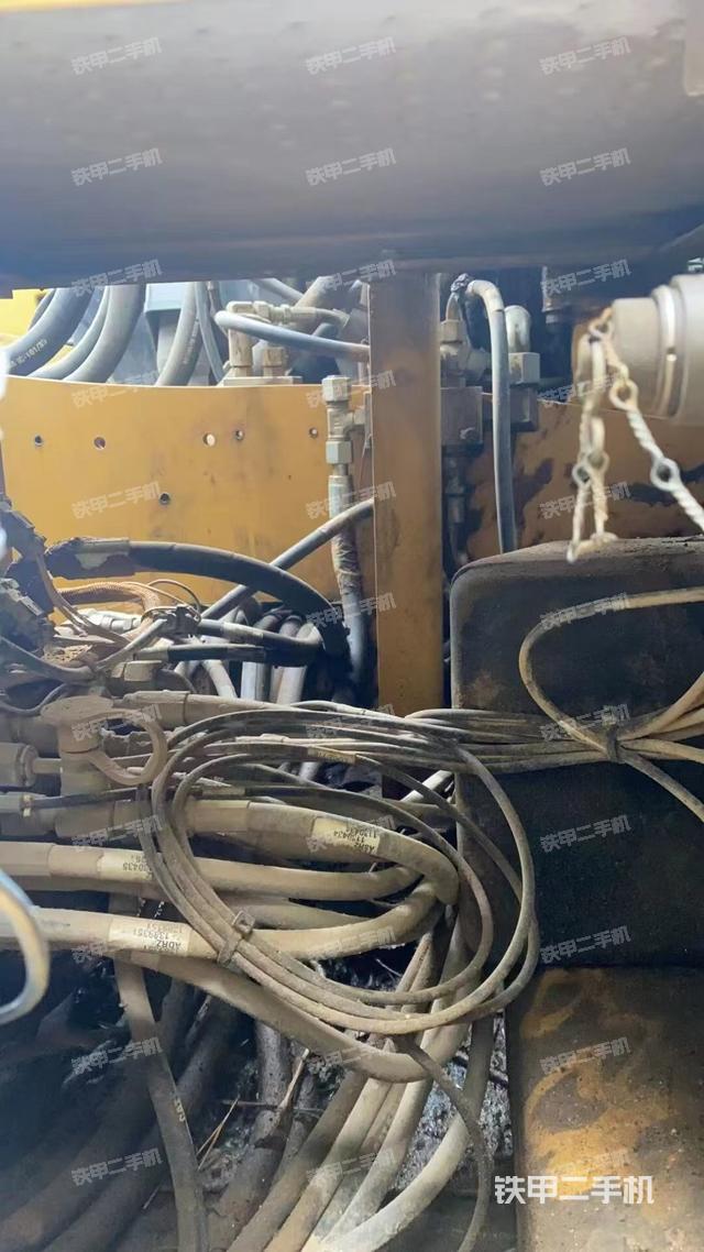 回轉(zhuǎn)馬達和主控閥（整機外觀）