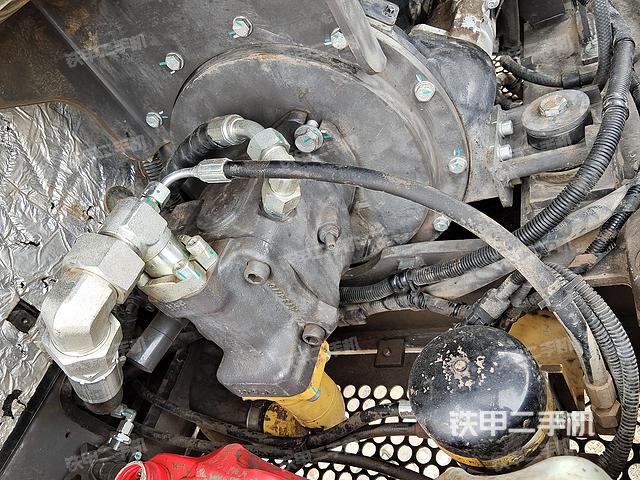 回轉(zhuǎn)馬達和主控閥（整機外觀）