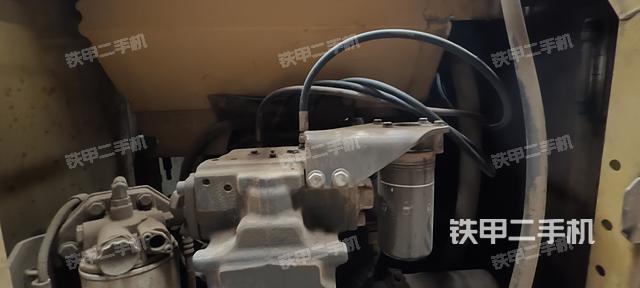 液壓泵艙室正面整體（整機外觀）