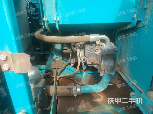 液壓泵艙室正面整體(整機(jī)外觀) 液壓泵艙室正面整體(整機(jī)外觀)