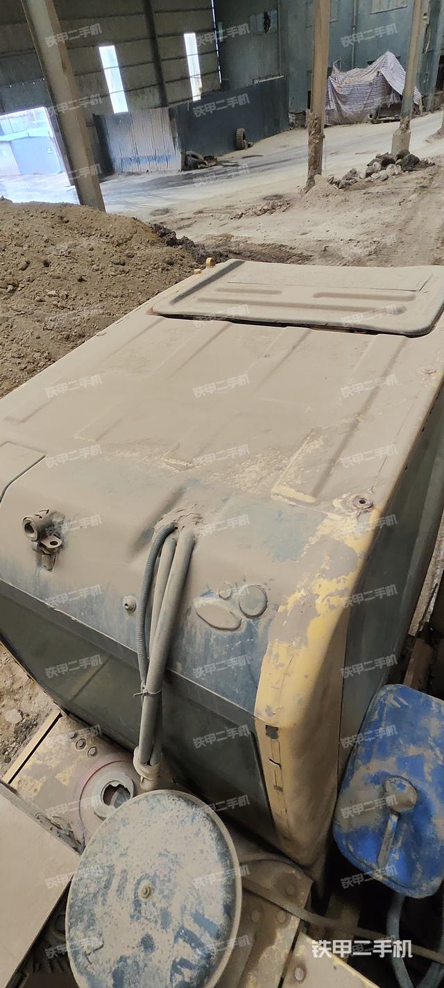 駕駛室頂部（整機外觀）