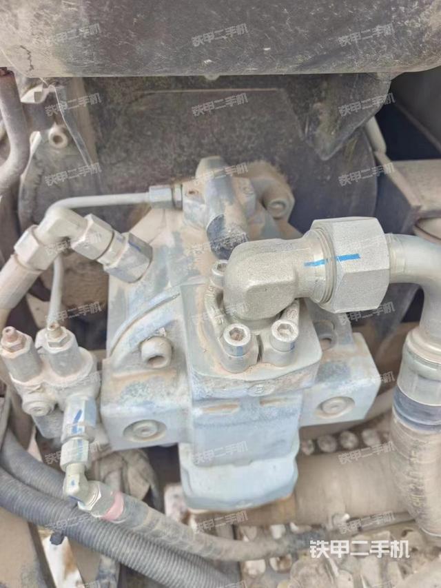 液壓泵艙室正面整體（整機(jī)外觀）