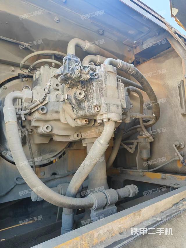 液壓泵艙室正面整體（整機(jī)外觀）