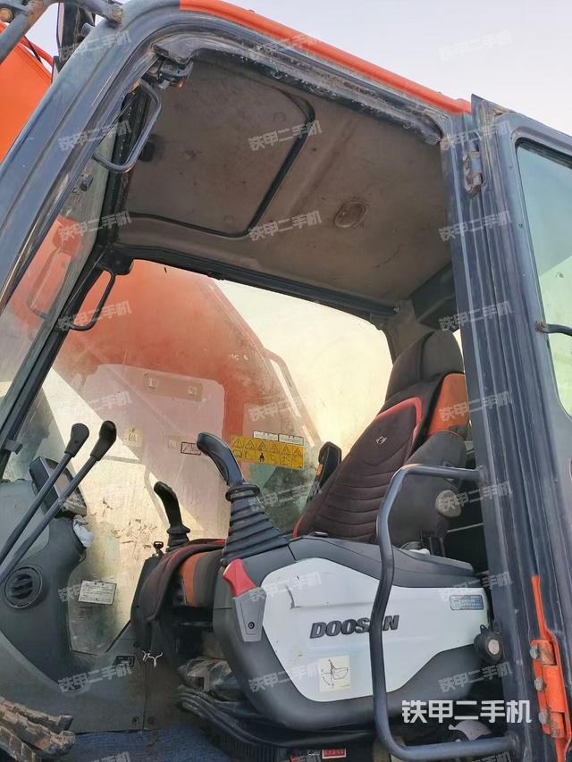 駕駛室整體（整機(jī)外觀）