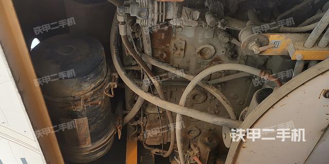 發(fā)動機(jī)右側(cè)（整機(jī)外觀及大件）