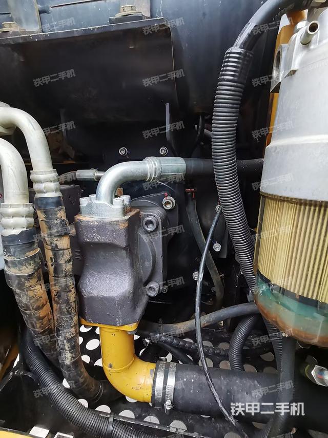 液壓泵艙室正面整體（整機(jī)外觀）