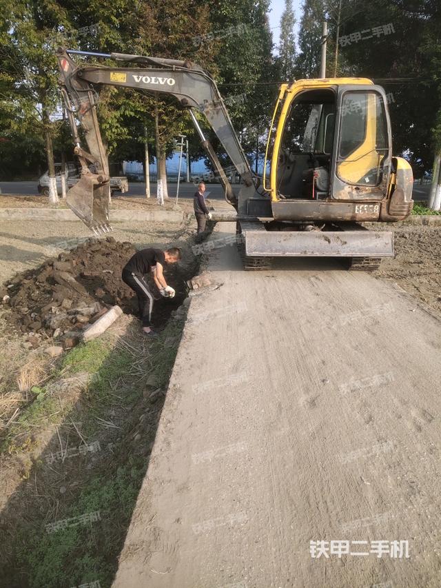 駕駛室整體(整機外觀) 駕駛室整體(整機外觀)