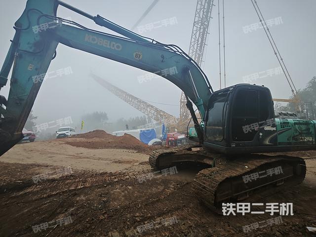 神鋼SK260LC-8挖掘機(jī)