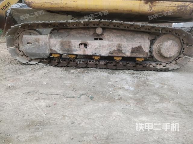 單側(cè)履帶整體（整機(jī)外觀）