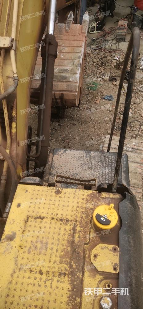 駕駛室頂部(整機外觀) 駕駛室頂部(整機外觀)