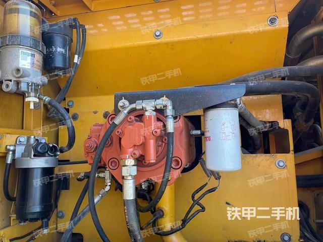 液壓泵艙室正面整體(整機(jī)外觀) 液壓泵艙室正面整體(整機(jī)外觀)