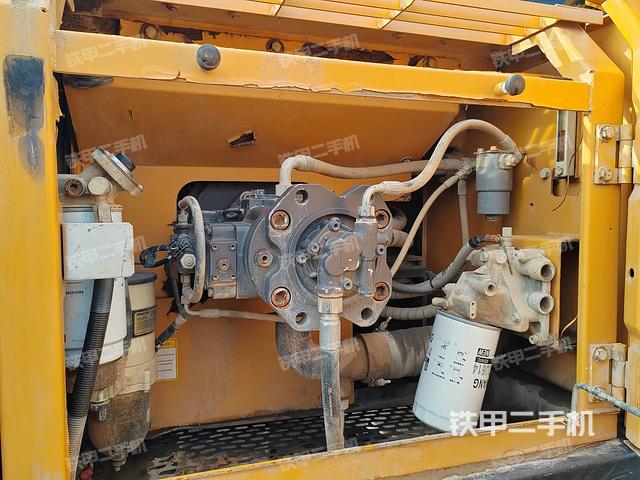 液壓泵艙室正面整體（整機(jī)外觀）