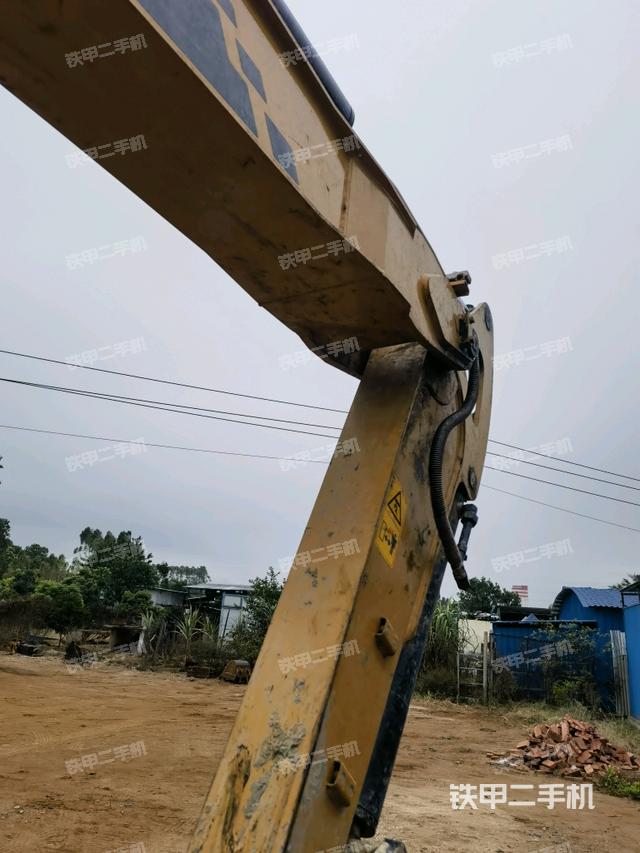 小臂整體左后(工作和回轉(zhuǎn)裝置) 小臂整體左后(工作和回轉(zhuǎn)裝置)