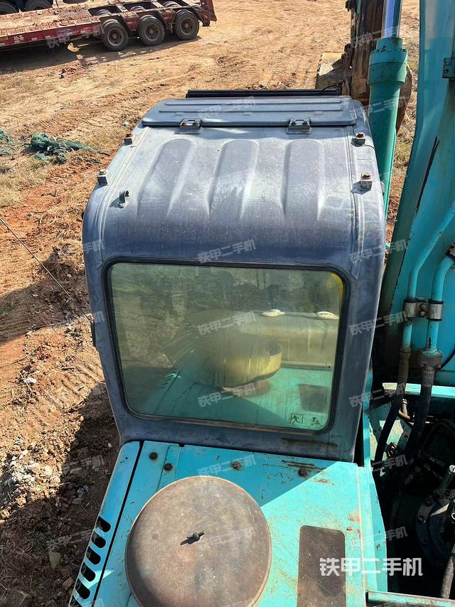 駕駛室頂部（整機(jī)外觀）