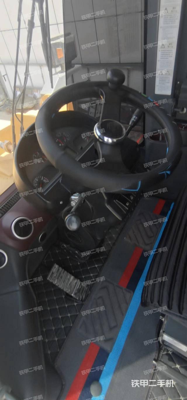 駕駛室工作臺(tái)（整機(jī)外觀及大件）