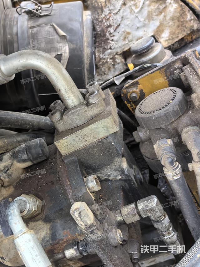 液壓泵艙室正面整體（整機(jī)外觀）