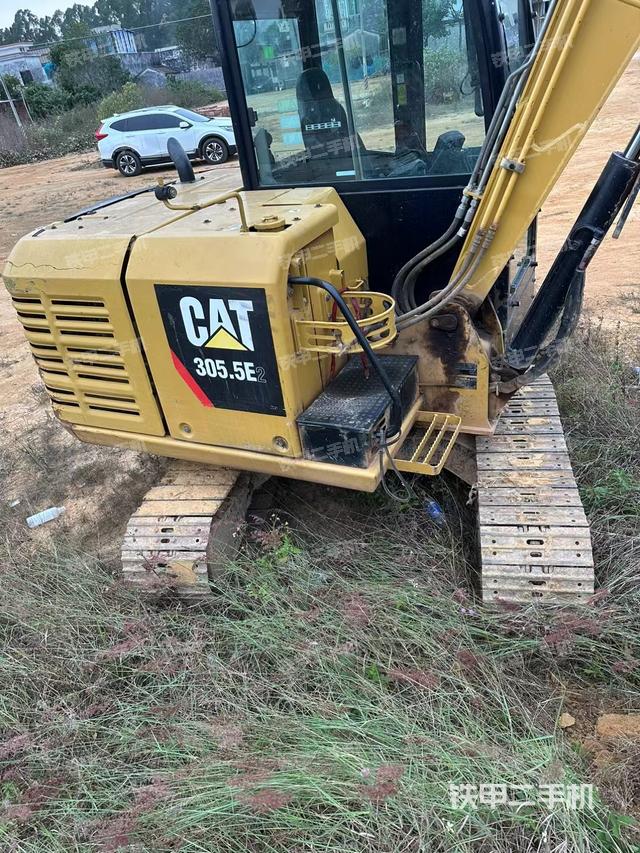 駕駛室整體（整機外觀）