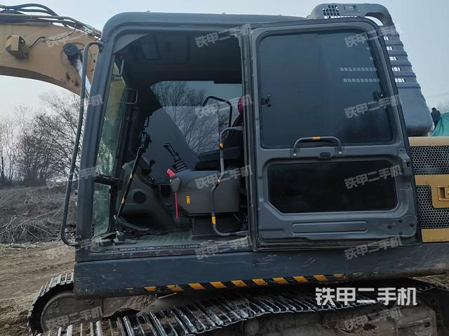 駕駛室整體（整機(jī)外觀）