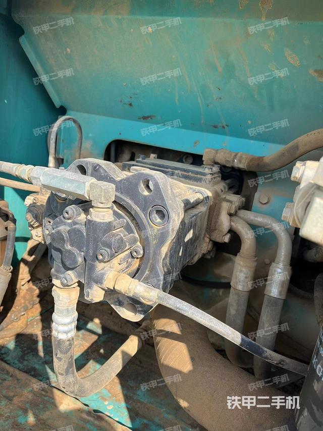 液壓泵艙室正面整體（整機(jī)外觀）