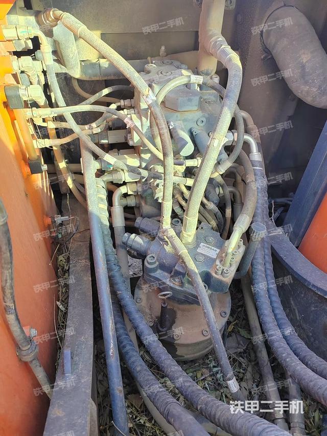 回轉(zhuǎn)馬達和主控閥（整機外觀）