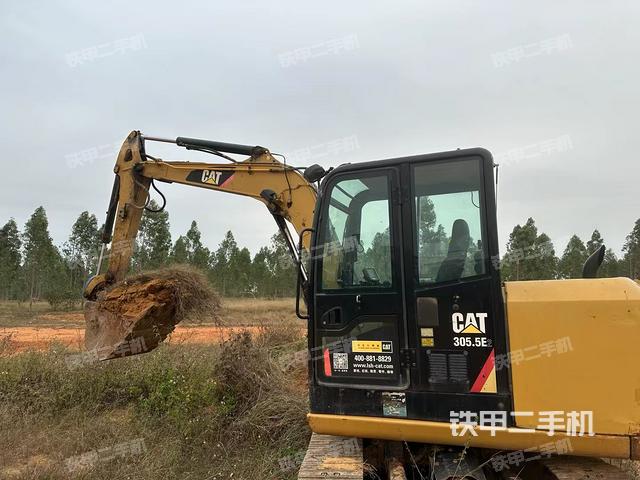 駕駛室頂部（整機外觀）