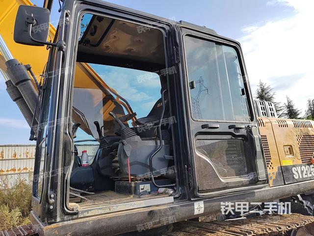 駕駛室整體（整機(jī)外觀）