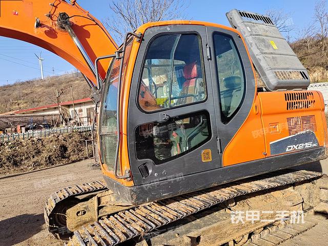 駕駛室整體（整機外觀）