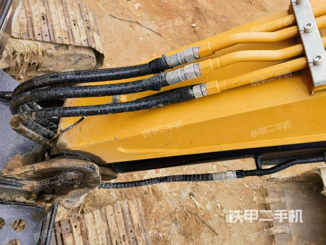 大臂背部俯視(工作和回轉(zhuǎn)裝置) 大臂背部俯視(工作和回轉(zhuǎn)裝置)