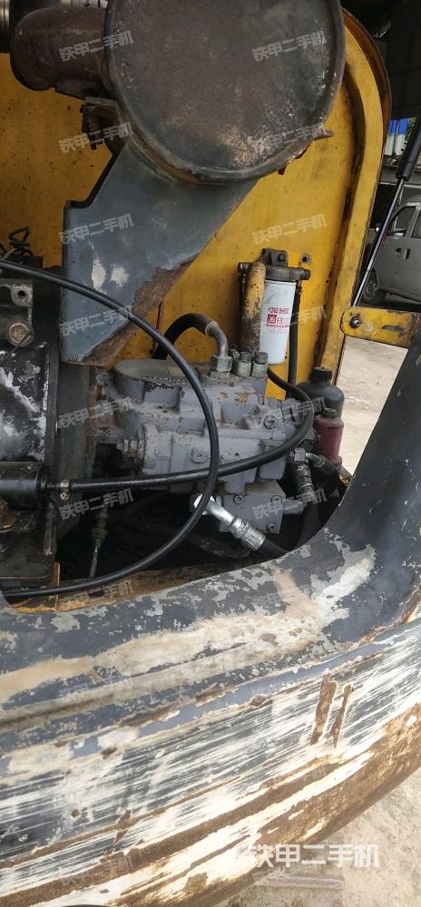 液壓泵艙室正面整體（整機(jī)外觀）