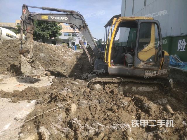 單側(cè)履帶整體(整機外觀) 單側(cè)履帶整體(整機外觀)