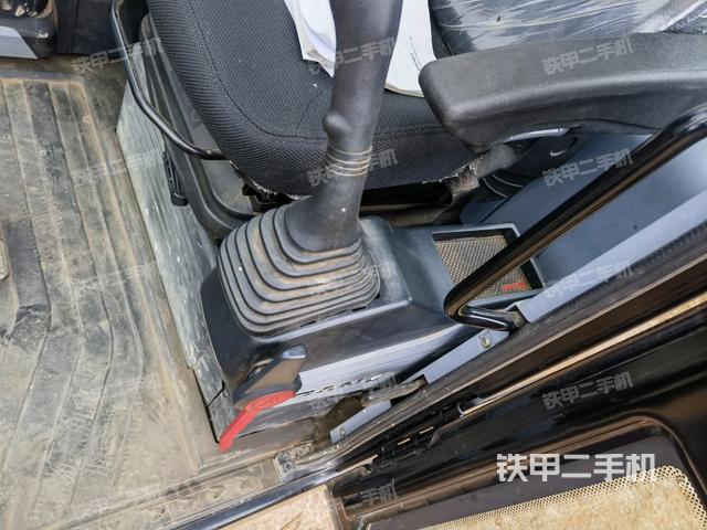 座椅左側(cè)控制臺(tái)/音響/含左手柄(駕駛室部分) 座椅左側(cè)控制臺(tái)/音響/含左手柄(駕駛室部分)