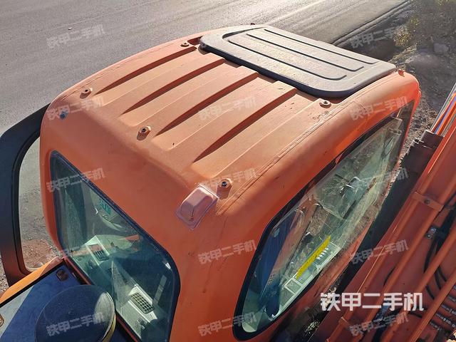 駕駛室頂部（整機外觀）