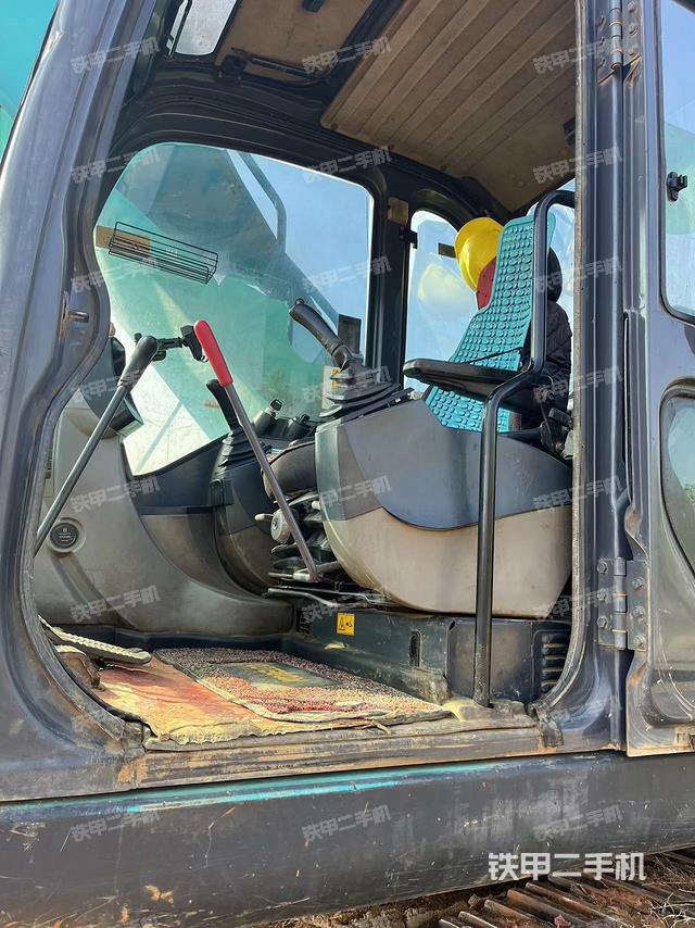 駕駛室整體（整機(jī)外觀）