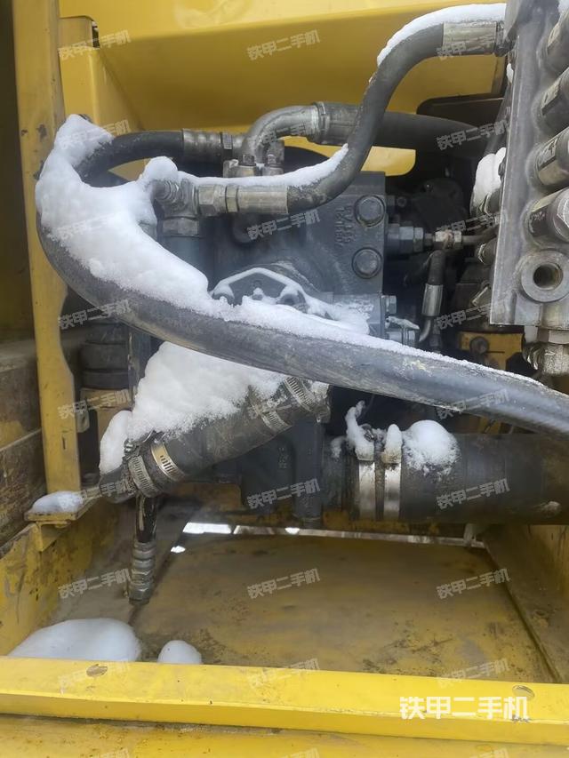 液壓泵艙室正面整體（整機(jī)外觀）