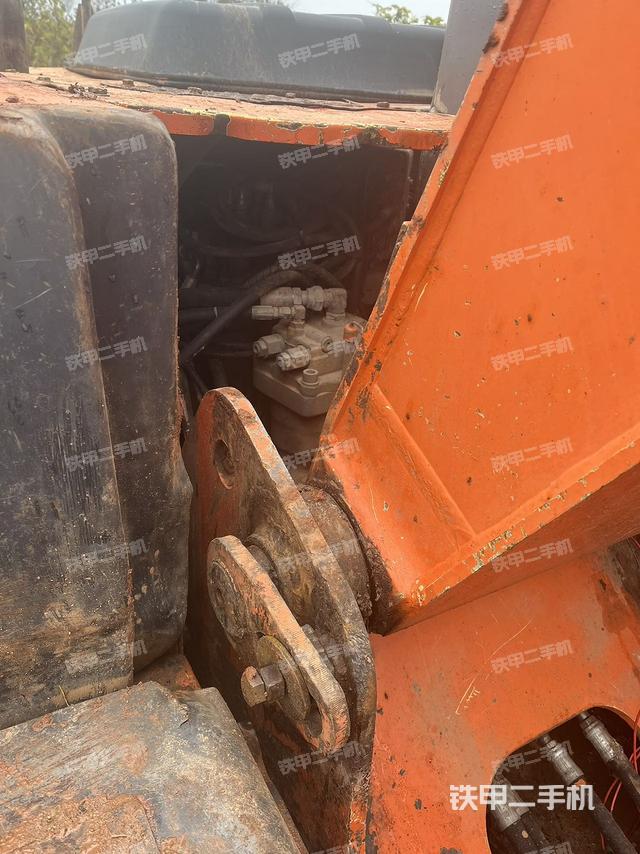 回轉(zhuǎn)馬達和主控閥（整機外觀）