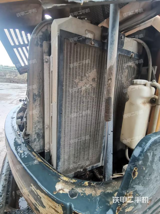 回轉(zhuǎn)馬達(dá)和主控閥(整機(jī)外觀) 回轉(zhuǎn)馬達(dá)和主控閥(整機(jī)外觀)