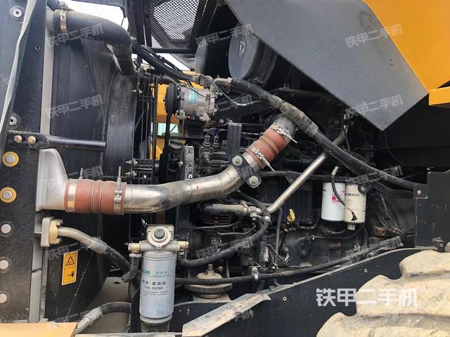 發(fā)動(dòng)機(jī)左側(cè)（整機(jī)外觀及大件）