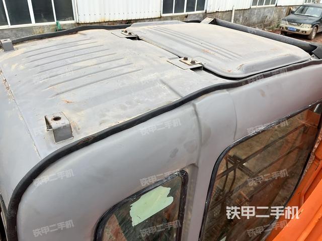 駕駛室頂部（整機外觀）