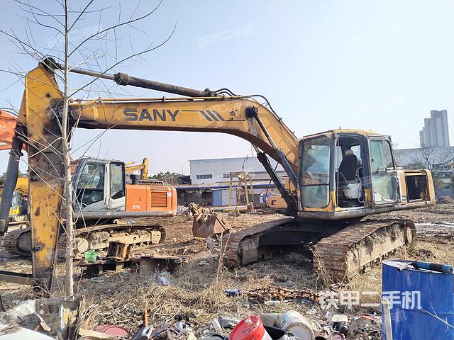 三一重工SY215C挖掘機