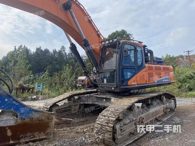 斗山DX520LC-9C挖掘機(jī)
