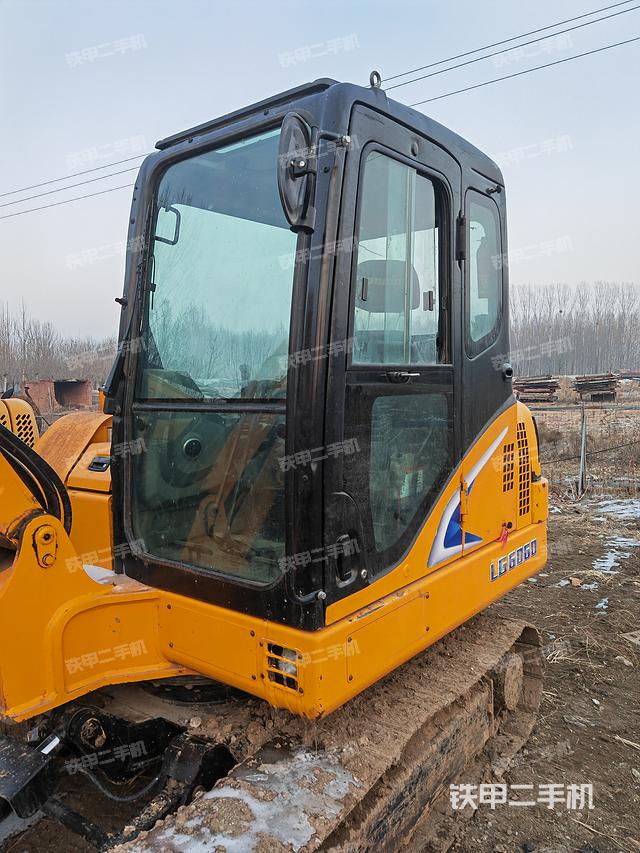 駕駛室整體（整機外觀）