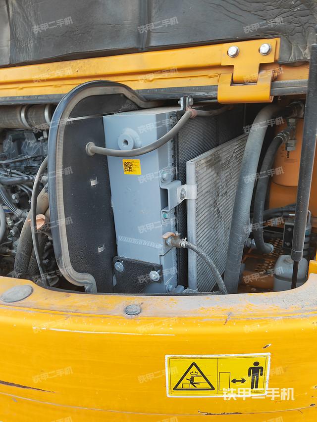 回轉(zhuǎn)馬達和主控閥（整機外觀）