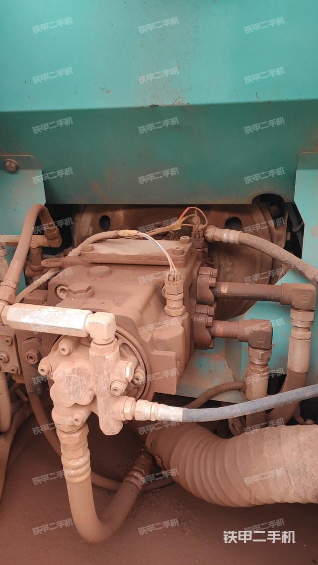 液壓泵艙室正面整體（整機(jī)外觀）