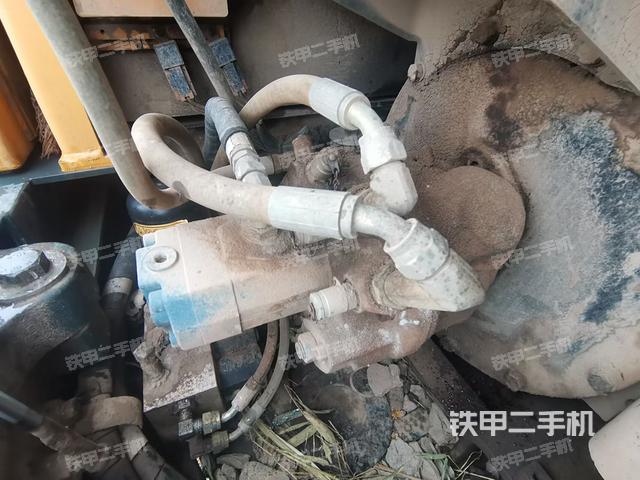 液壓泵艙室正面整體(整機(jī)外觀) 液壓泵艙室正面整體(整機(jī)外觀)