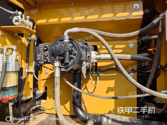 液壓泵艙室正面整體（整機外觀）