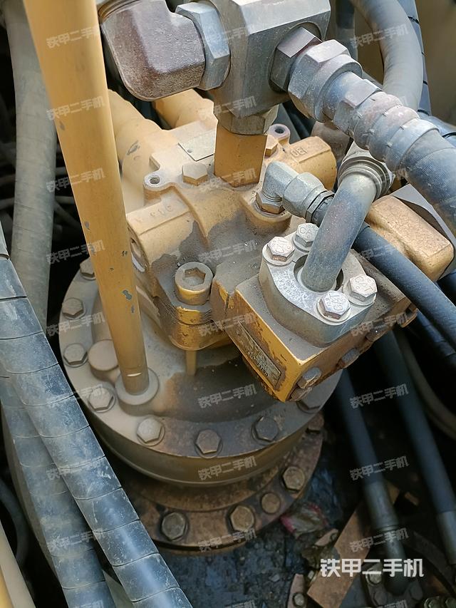 回轉(zhuǎn)馬達(dá)和主控閥（整機(jī)外觀）