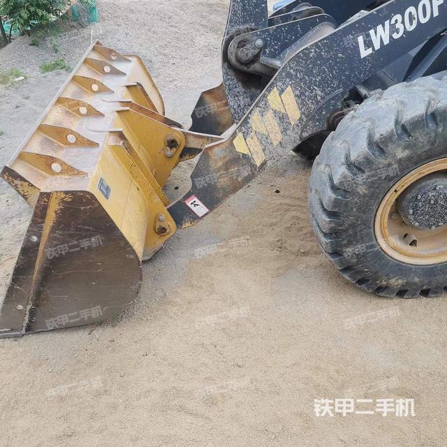 工作裝置整體(整機(jī)外觀及大件) 工作裝置整體(整機(jī)外觀及大件)