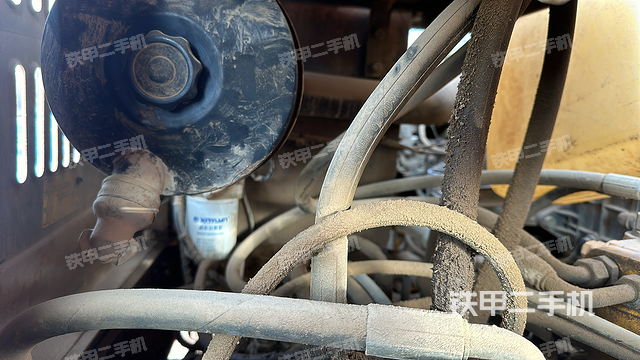 液壓泵艙室正面整體(整機(jī)外觀) 液壓泵艙室正面整體(整機(jī)外觀)