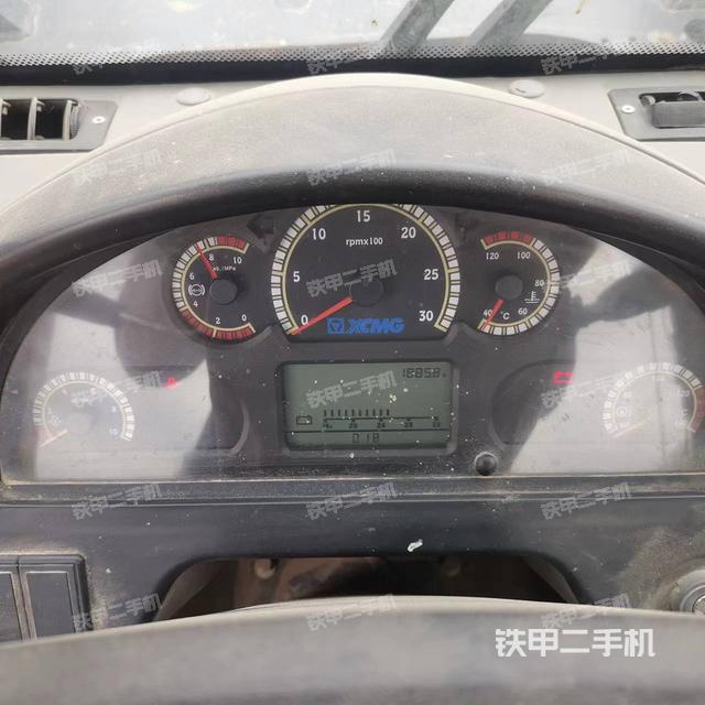 駕駛室操作臺(整機(jī)外觀及大件) 駕駛室操作臺(整機(jī)外觀及大件)